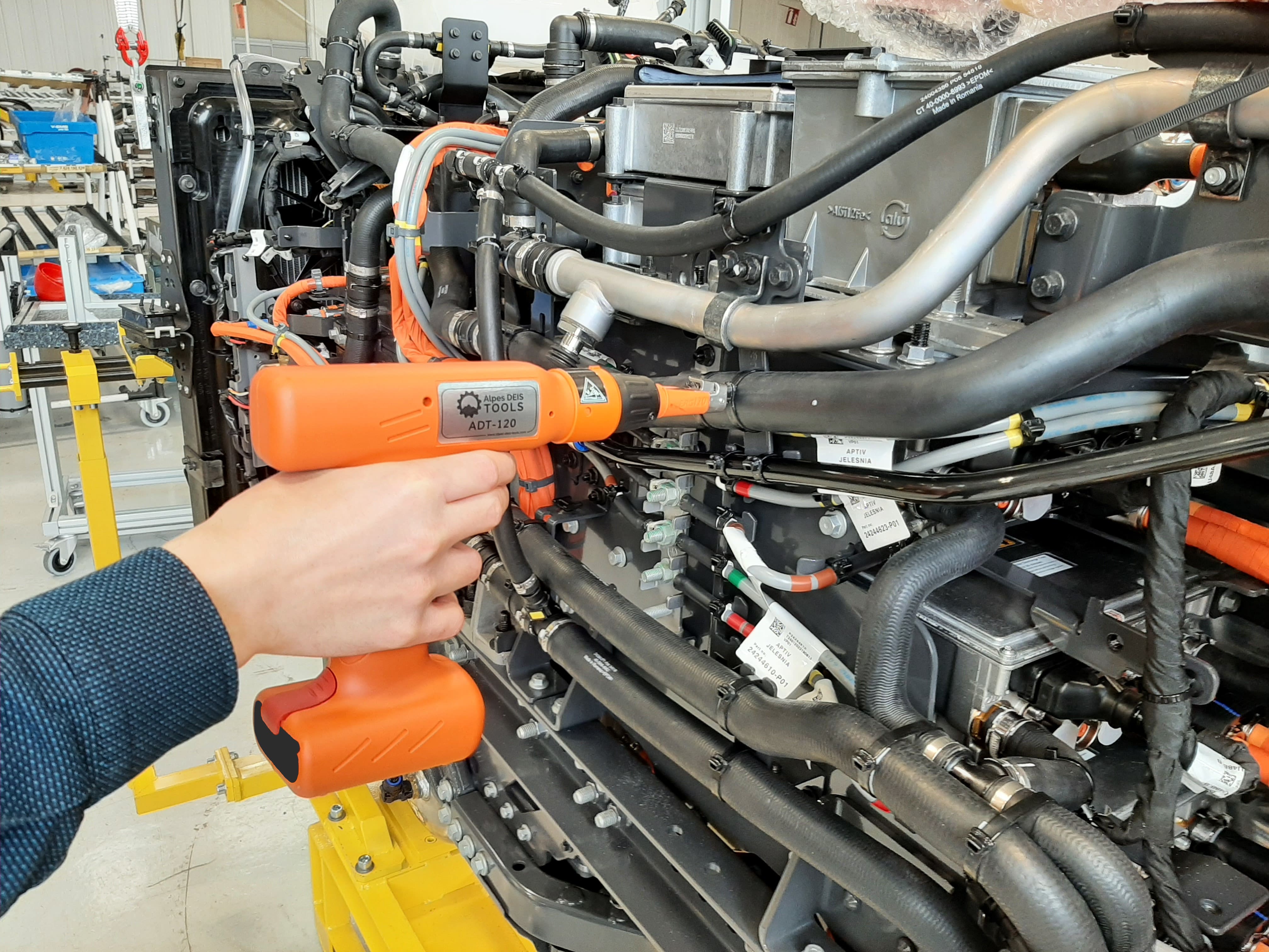 cable ties tightening operation